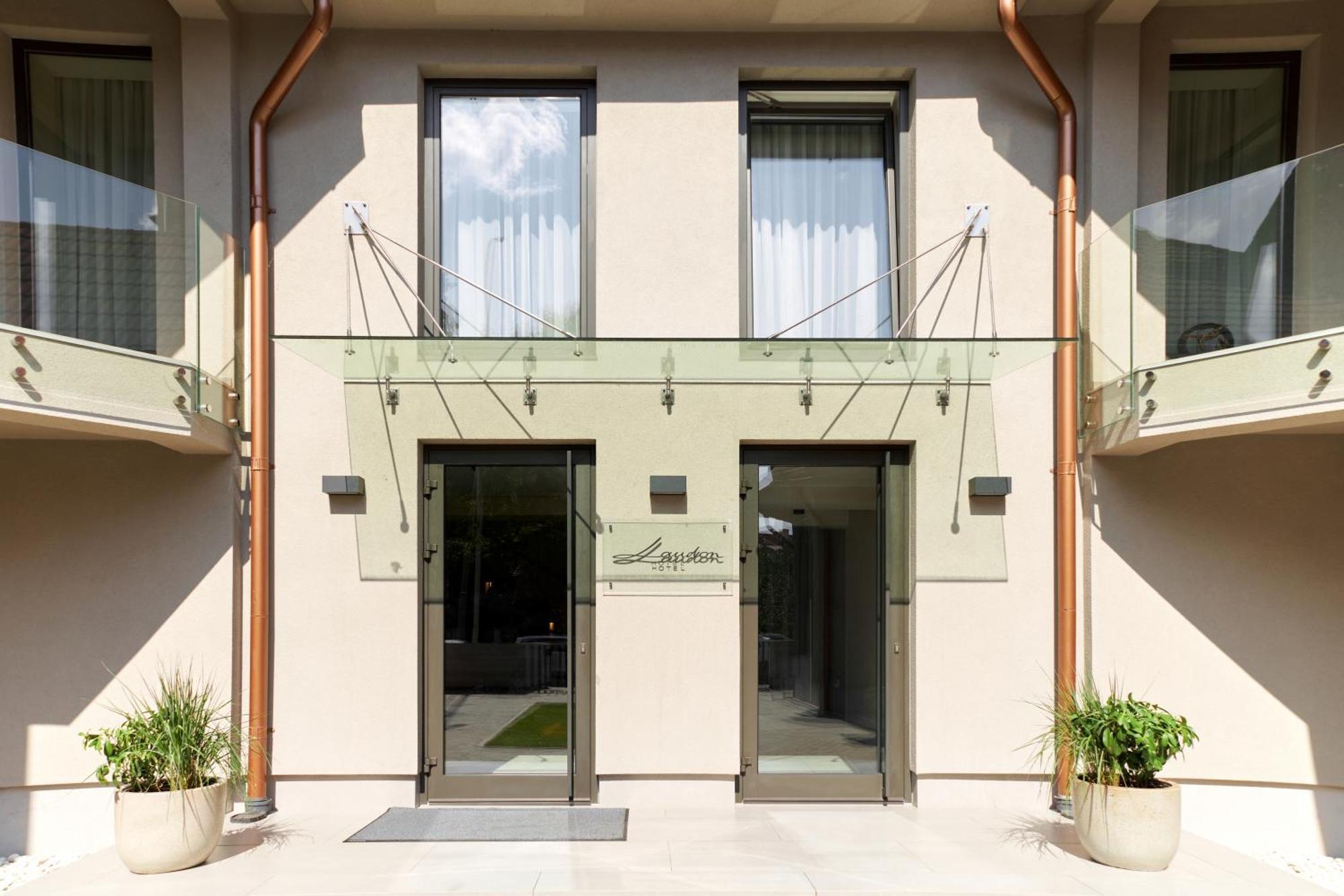 Hotel Laudon Ujgorod Dış mekan fotoğraf